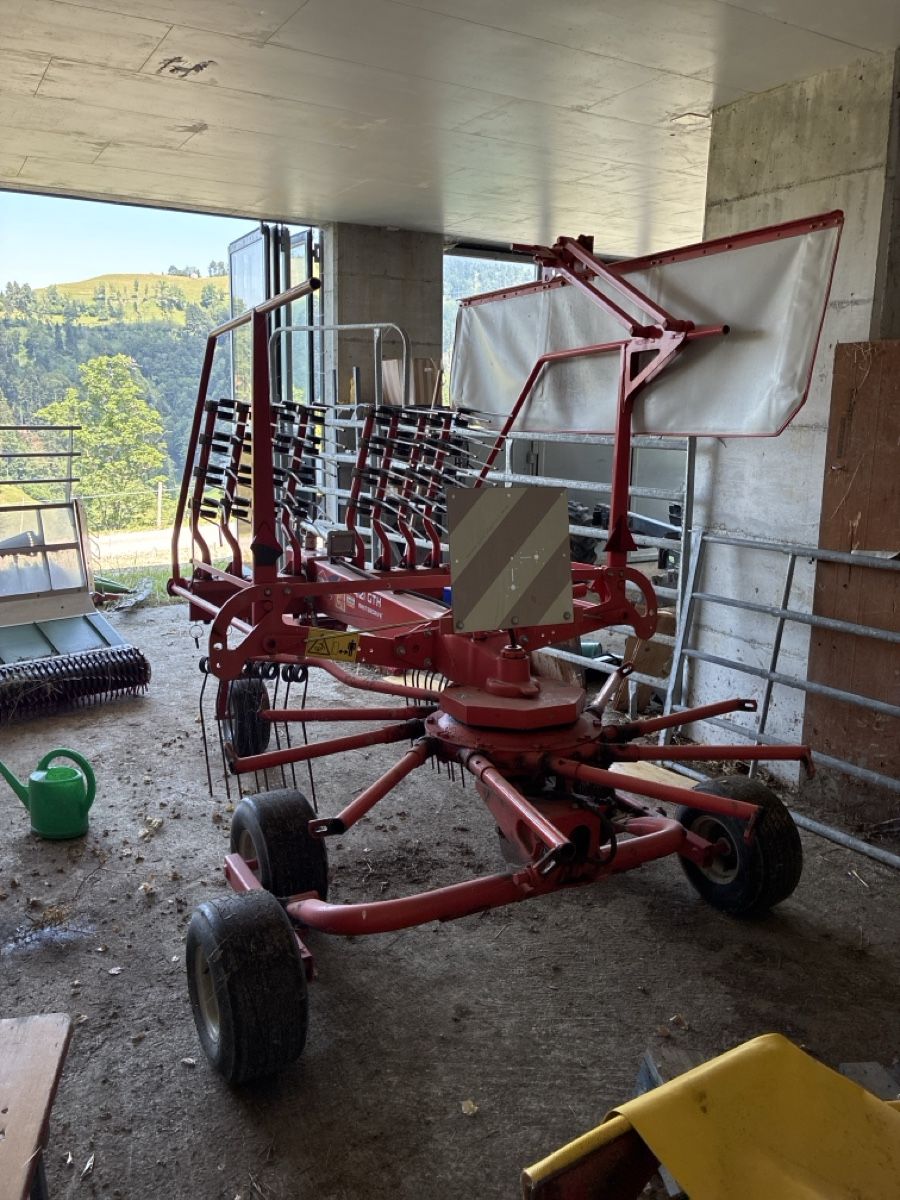 Kuhn Raccolta foraggio grezzo: Schwader Kuhn GA 4121  GTH – Usato da Bäretswil venduto da gra_6mx2 4