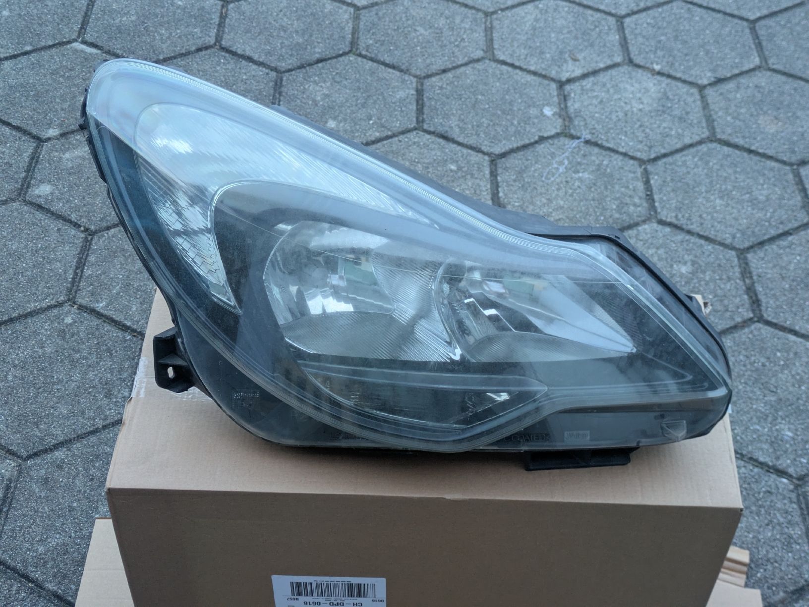 Opel Fari: Opel Corsa D Scheinwerfer Rechts – Usato da Alpnach Dorf venduto da giz_q88l