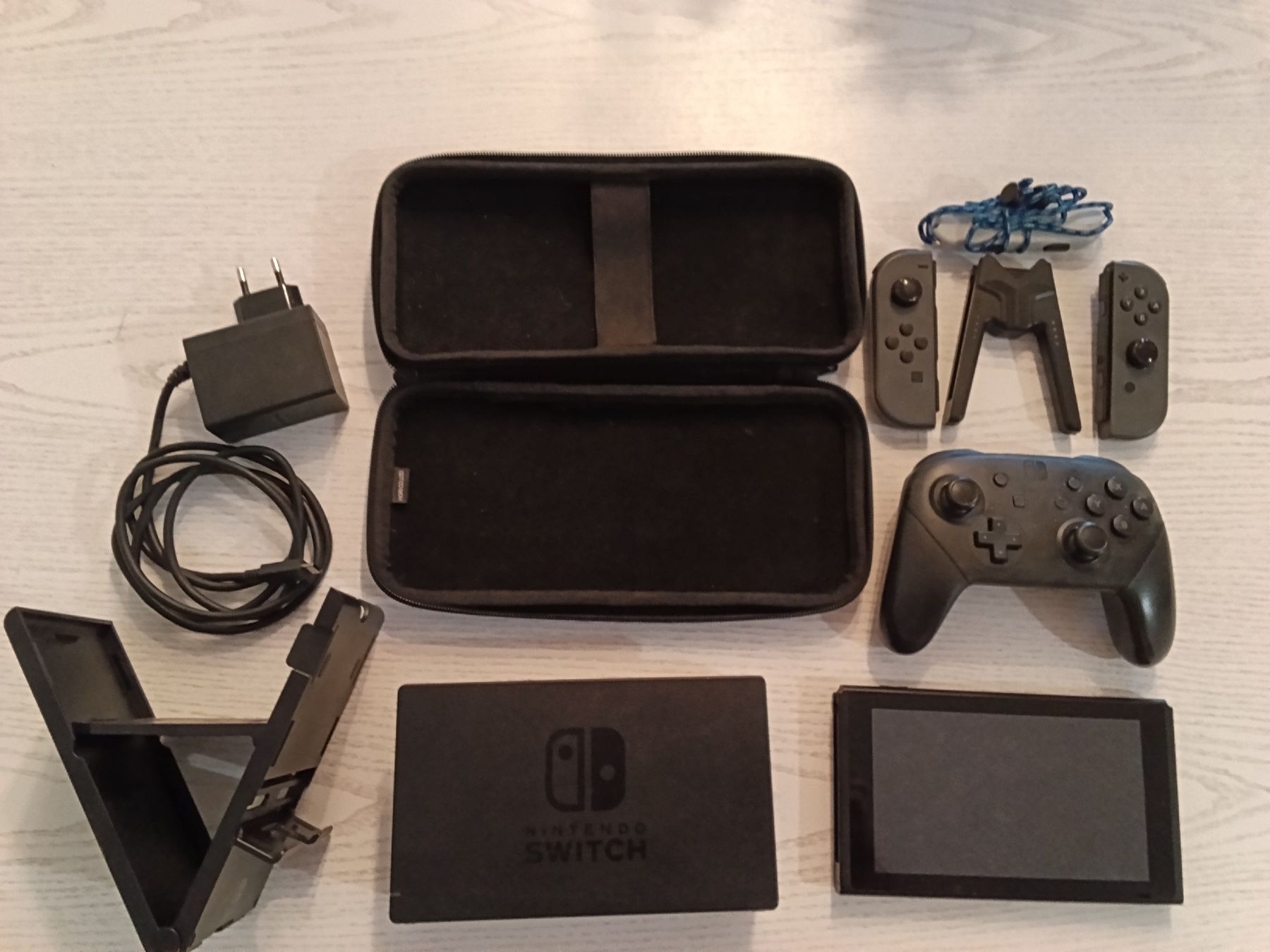 Nintendo Konsolen: Nintendo Switch – Gebraucht aus Aigle von Dadavd