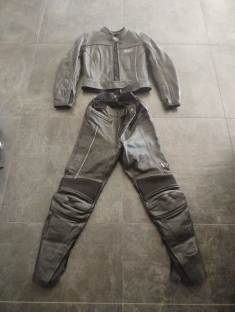 Motorrad Kombi Leder schwarz für Frauen Zweiteiler verbinbar