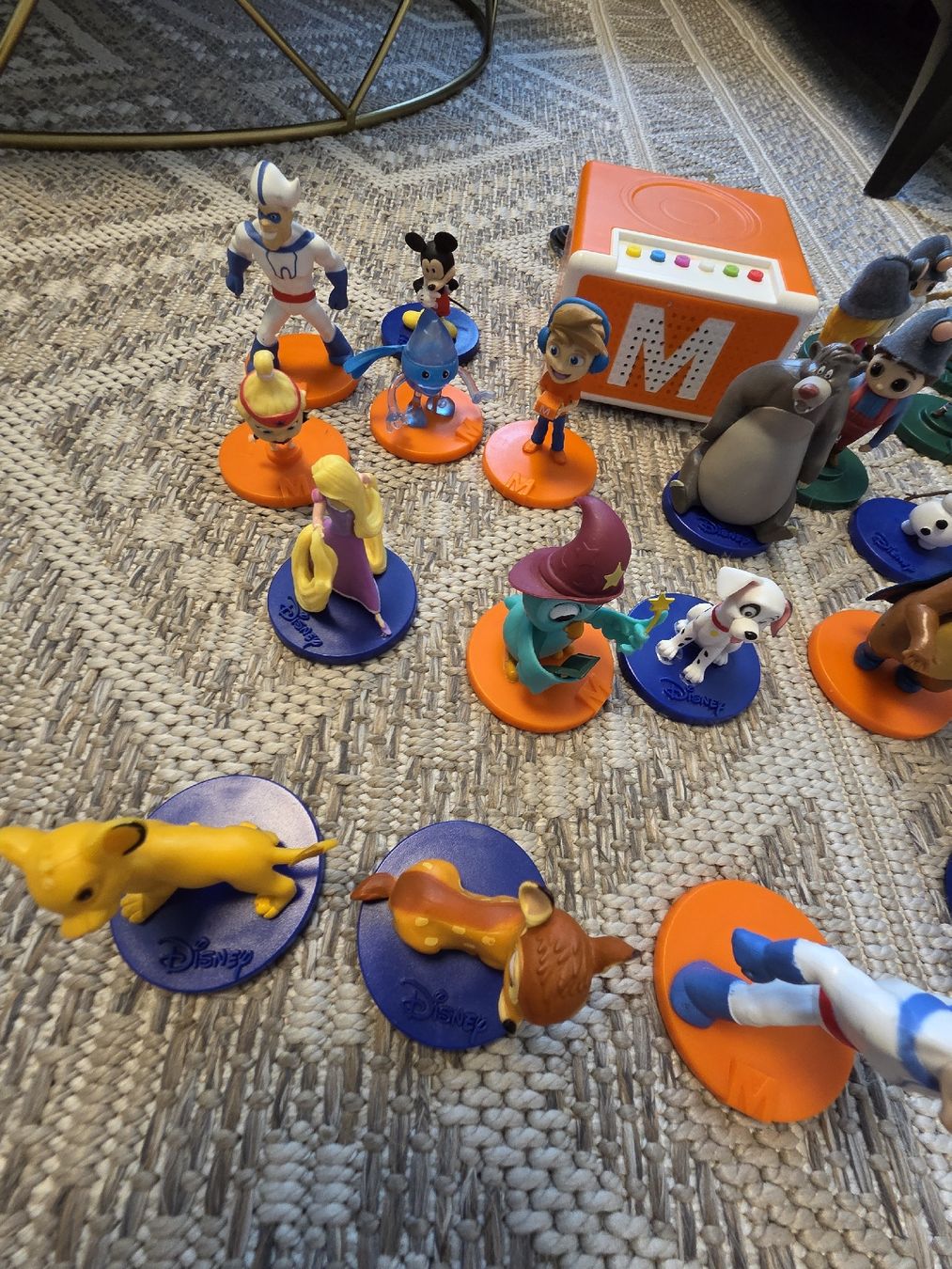 Migros Giocattoli: Migros StoryBox mit Figuren – Usato da Dorf venduto da Echo_Elements 4
