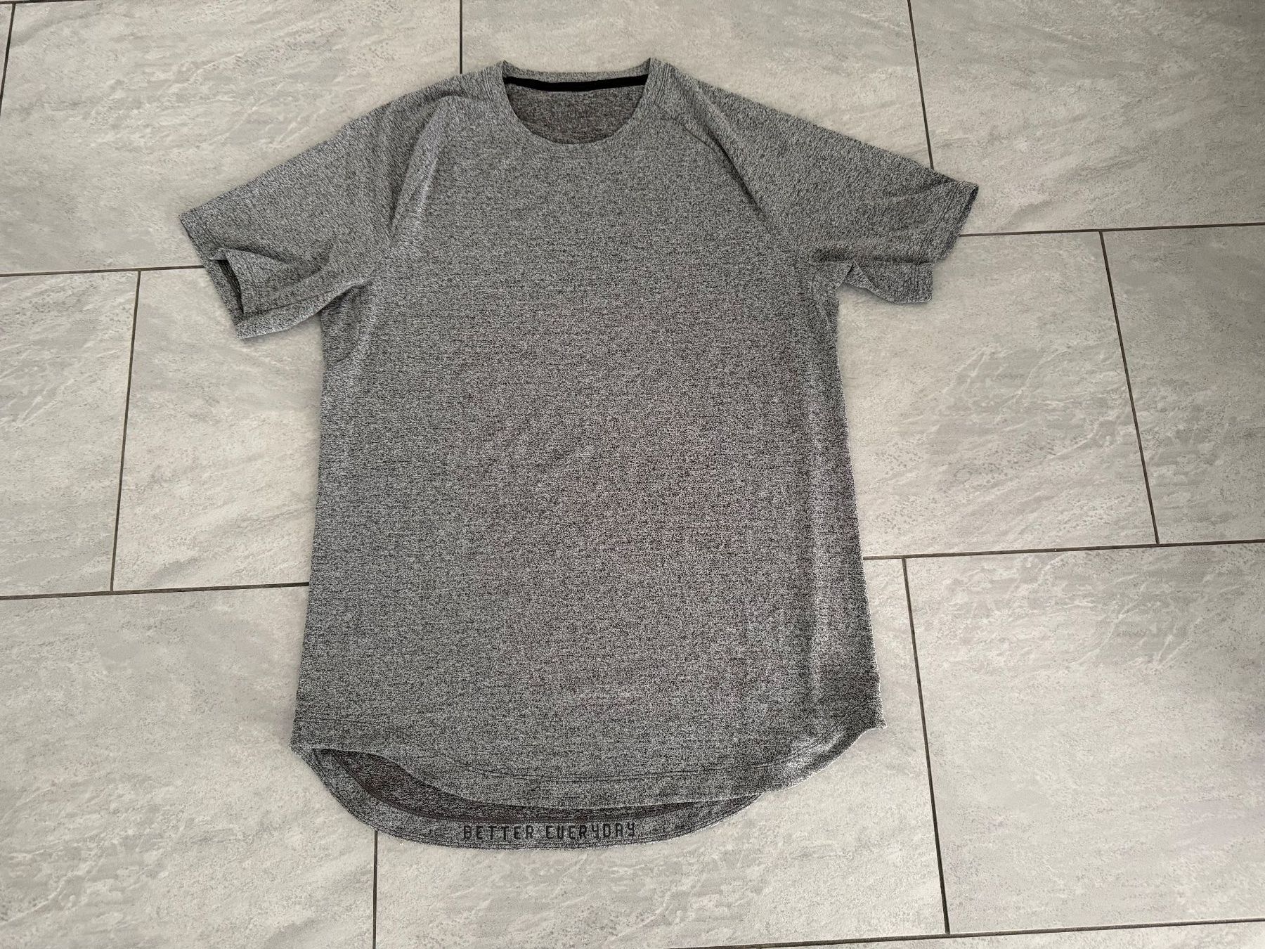 T-shirts: T-Shirt - Grösse L - Better Every Day – D'occasion à Bülach par Loredana13