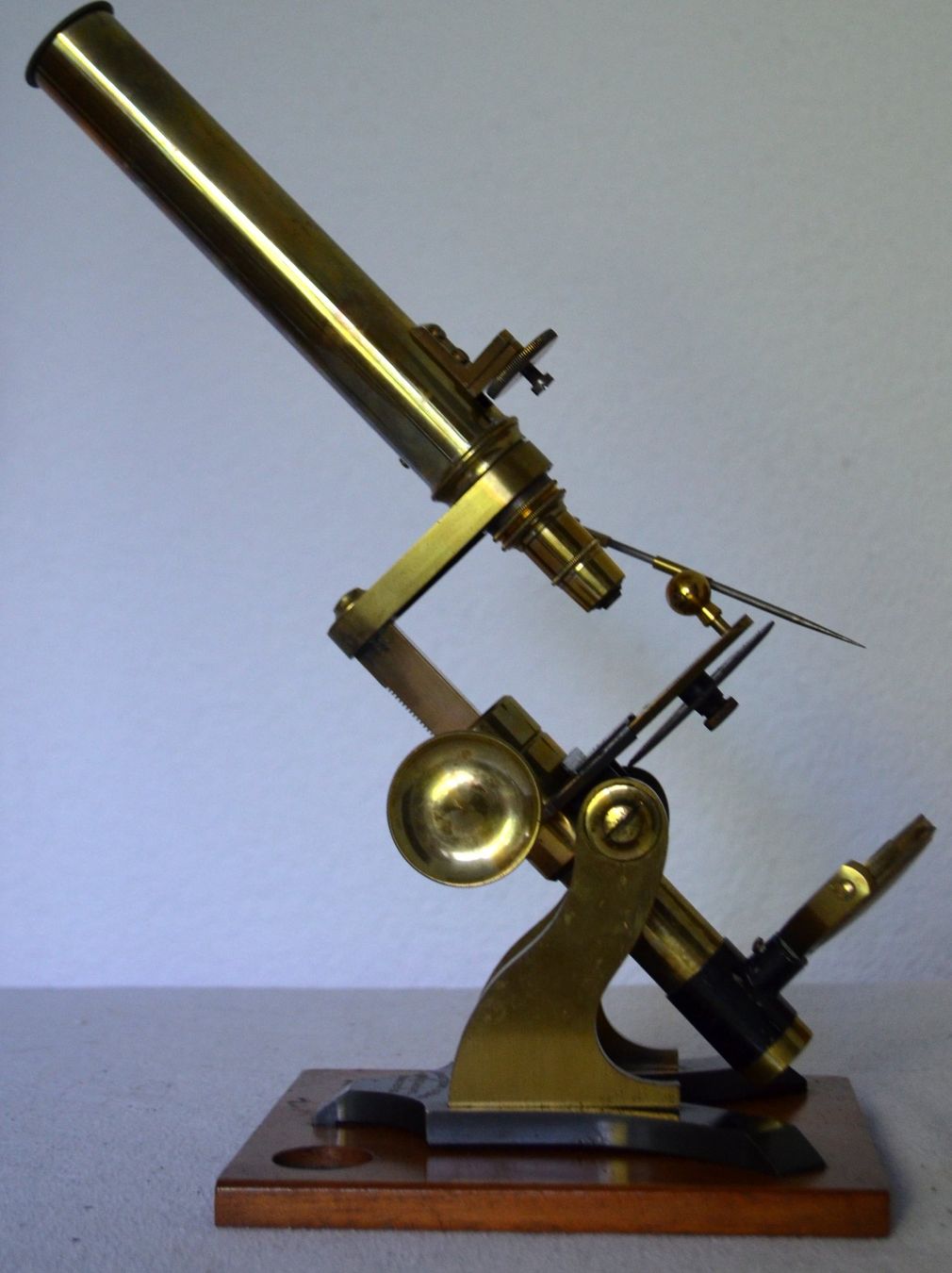 Microscopi: Armstrong & Bro 1880s Messing-Mikroskop / microscope – Usato da Collonges venduto da arashee 1