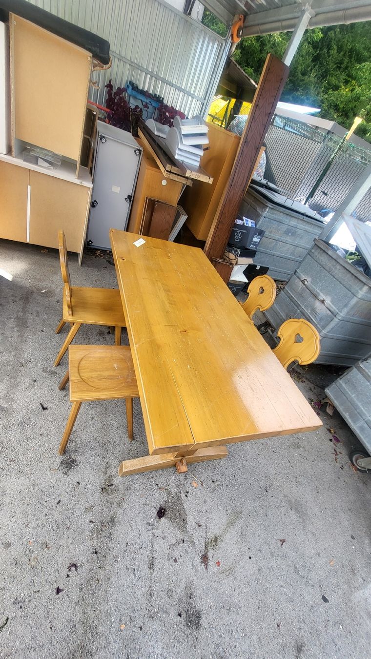 Tischset: Table de carnozet, chaises en bois clair, set pour 4 perso – Gebraucht aus Luins von Schumac21