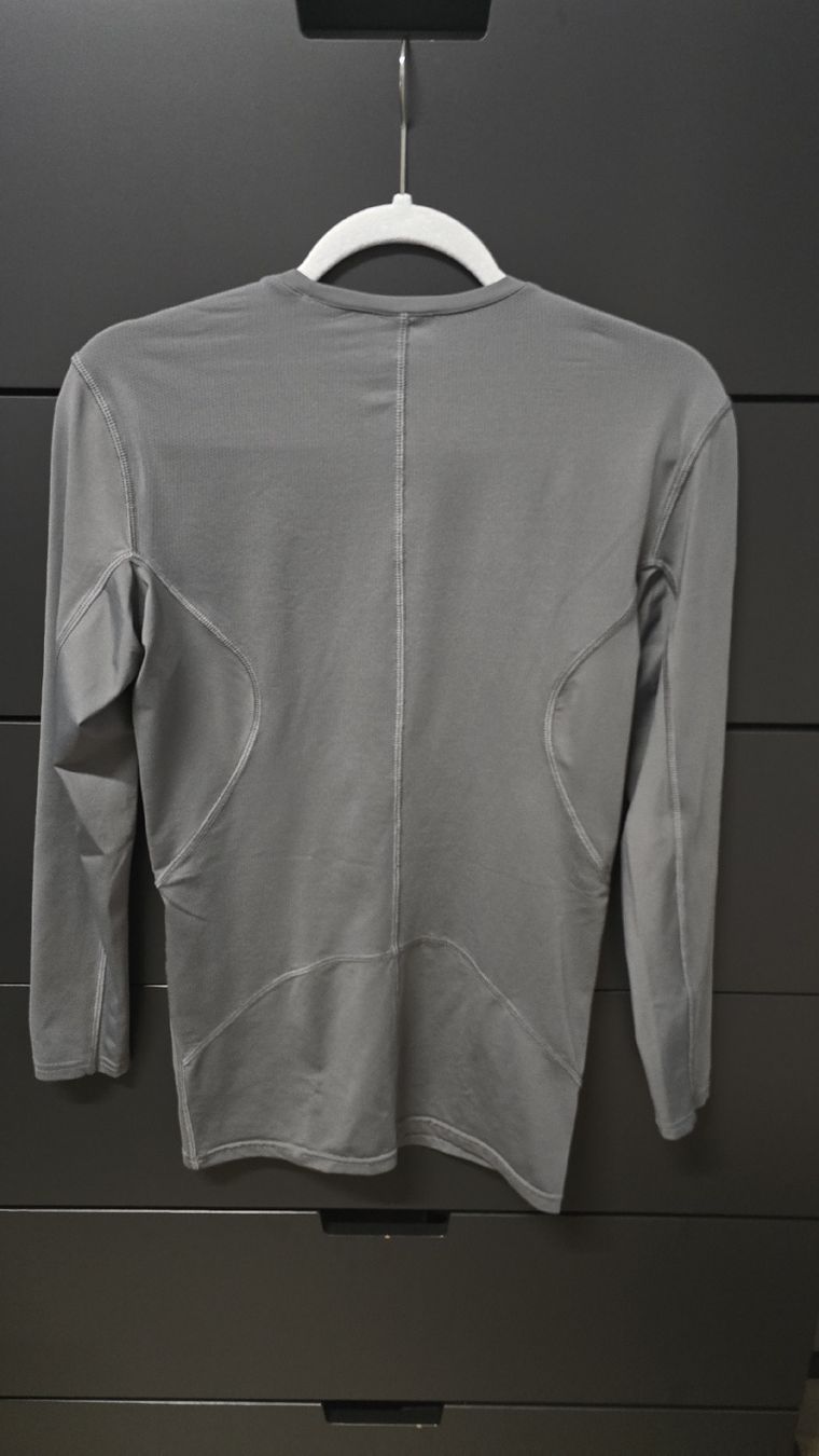 Reebok T-shirt: Reebok Compression Langarmshirt – Nuovo (secondo la descrizione) da Rothrist venduto da adniramadani21 1