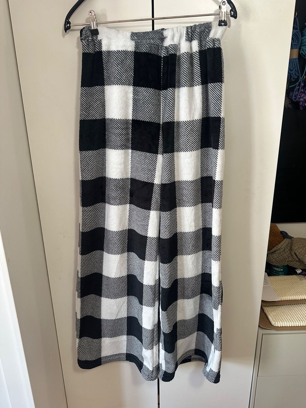 Pantaloni: Kuschel Hose kariert Grösse S – Usato da Schaan venduto da Hermine2018