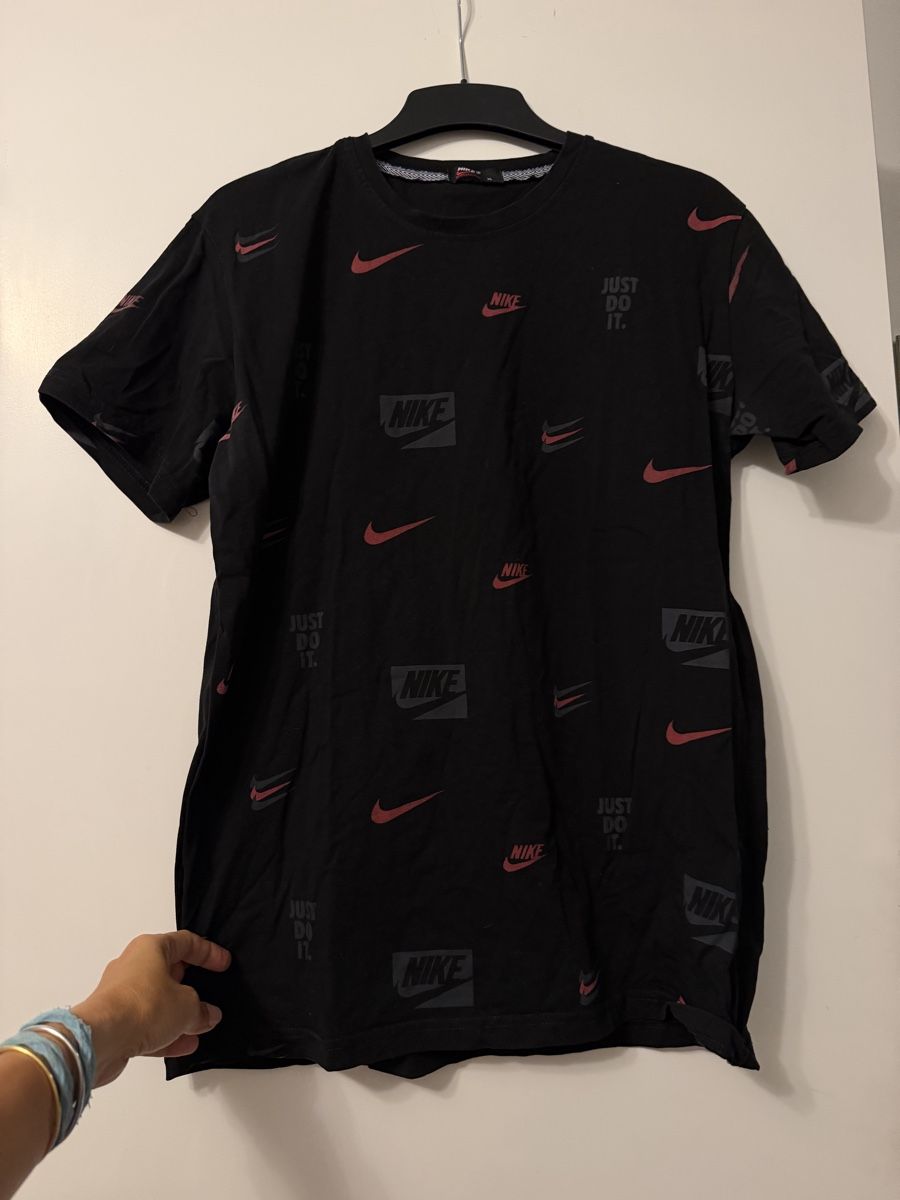Nike T-shirt: Nike Tshirt  – Usato da Obfelden venduto da tan_9lj9
