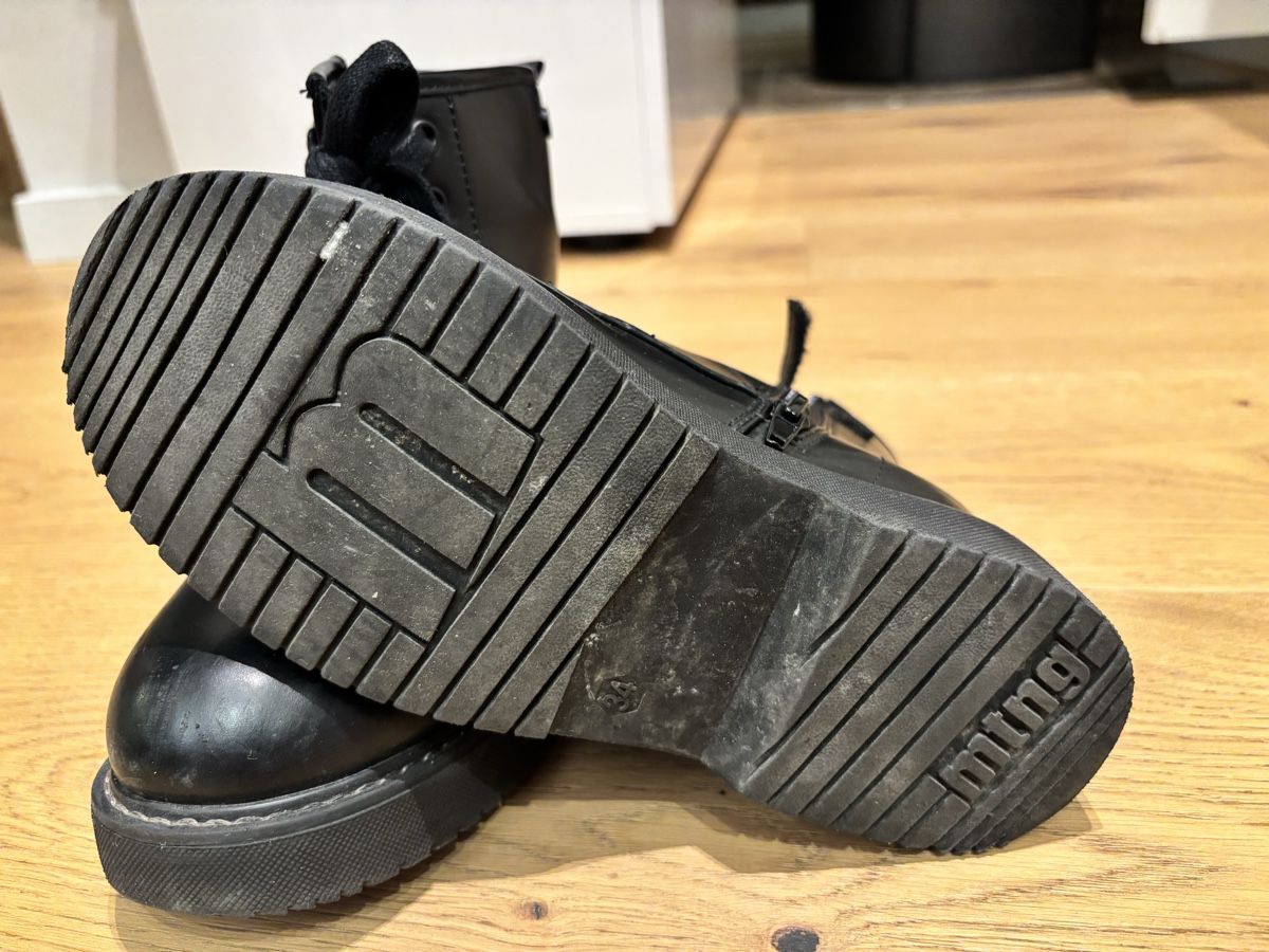 Schuhe für Mädchen: Stiefel / Boots Mädchen schwarz Gr. 34 – Gebraucht aus Meilen von JDKilchberg 1