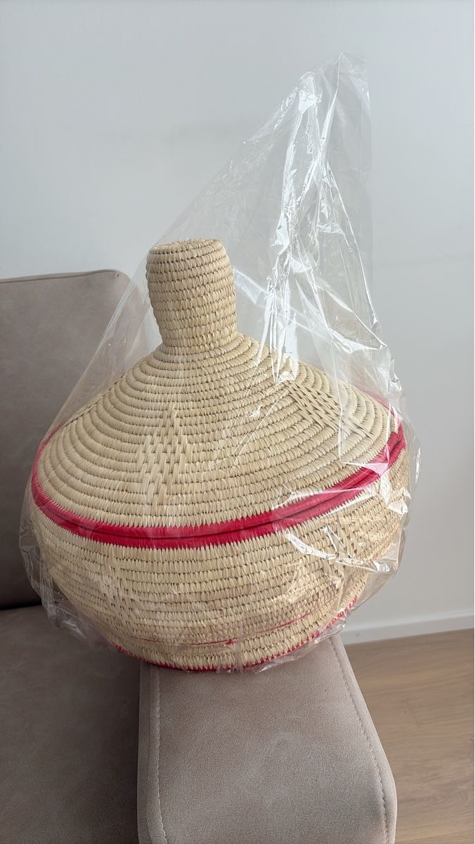 Altro per la casa: Handgefertigter Brotkorb aus Naturmaterial mit rotem Rand – Nuovo e nell'imballaggio originale da Basel venduto da tar92