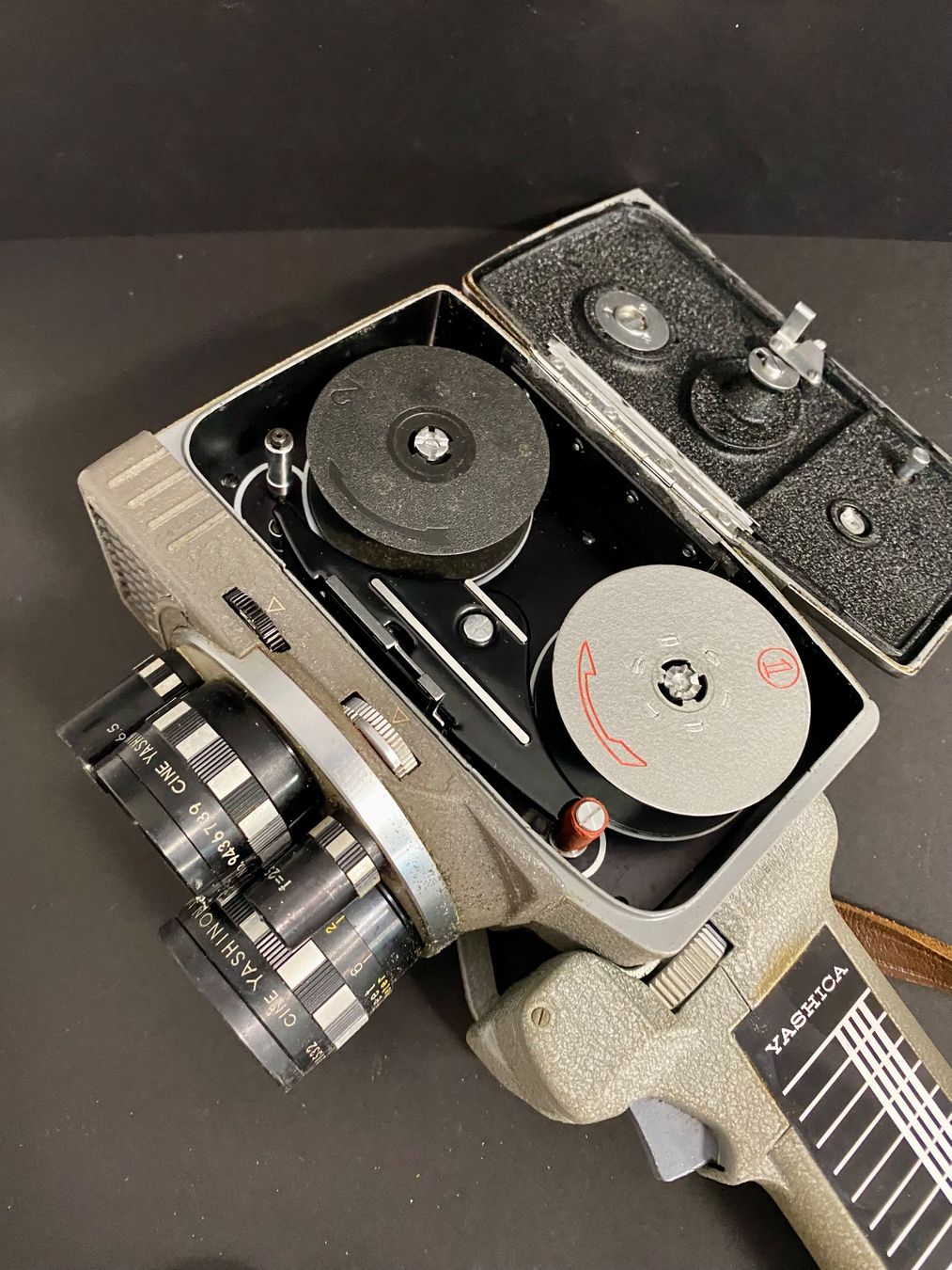 Yashica Videocamere: Yashica 8-E III Caméra – Usato da Sion venduto da ROBY_ROBY_ROBY