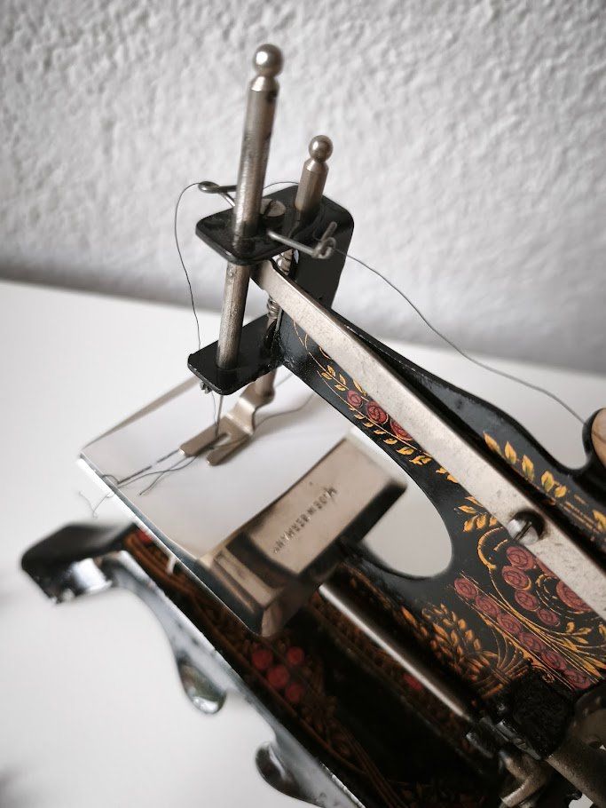 Macchine da cucire: Antike Handnähmaschine Originalkarton – Usato da Toffen venduto da Immo-Erben 3