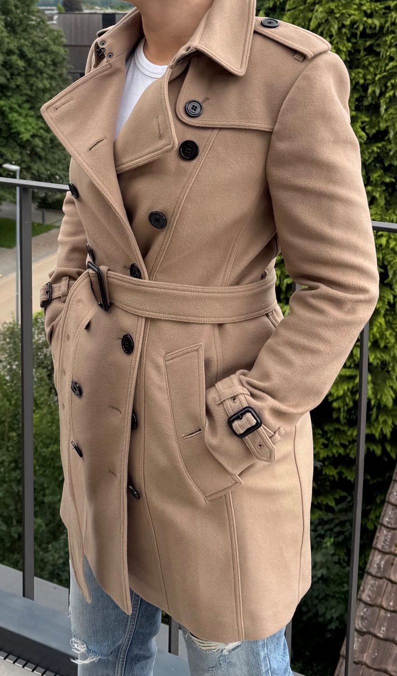 Burberry Cappotti: Burberry Damen Trenchcoat 36 Neu – Nuovo (secondo la descrizione) da Küssnacht am Rigi venduto da TheMarket55 1