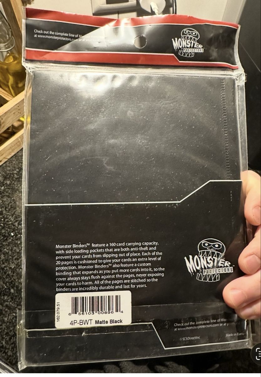 Magic The Gathering Carte collezionabili: Monster Pocket Binder OVP black & white – Nuovo (secondo la descrizione) da Ringgenberg BE venduto da gemkeeper 1