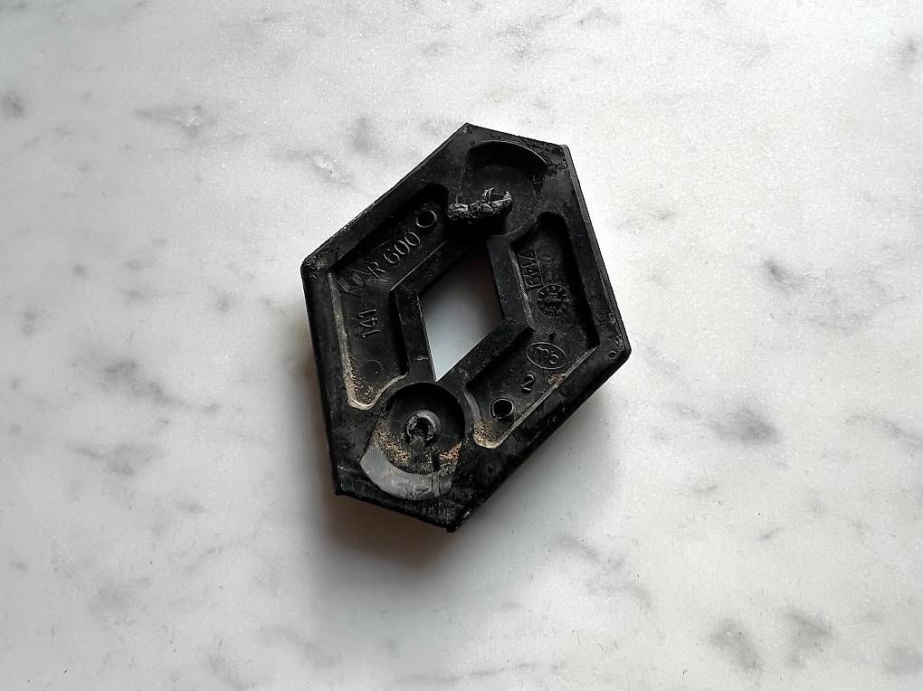 Tutti pezzi di ricambio auto: Original Vintage Renault Emblem – Usato da Biel/Bienne venduto da lef_2jnx 2