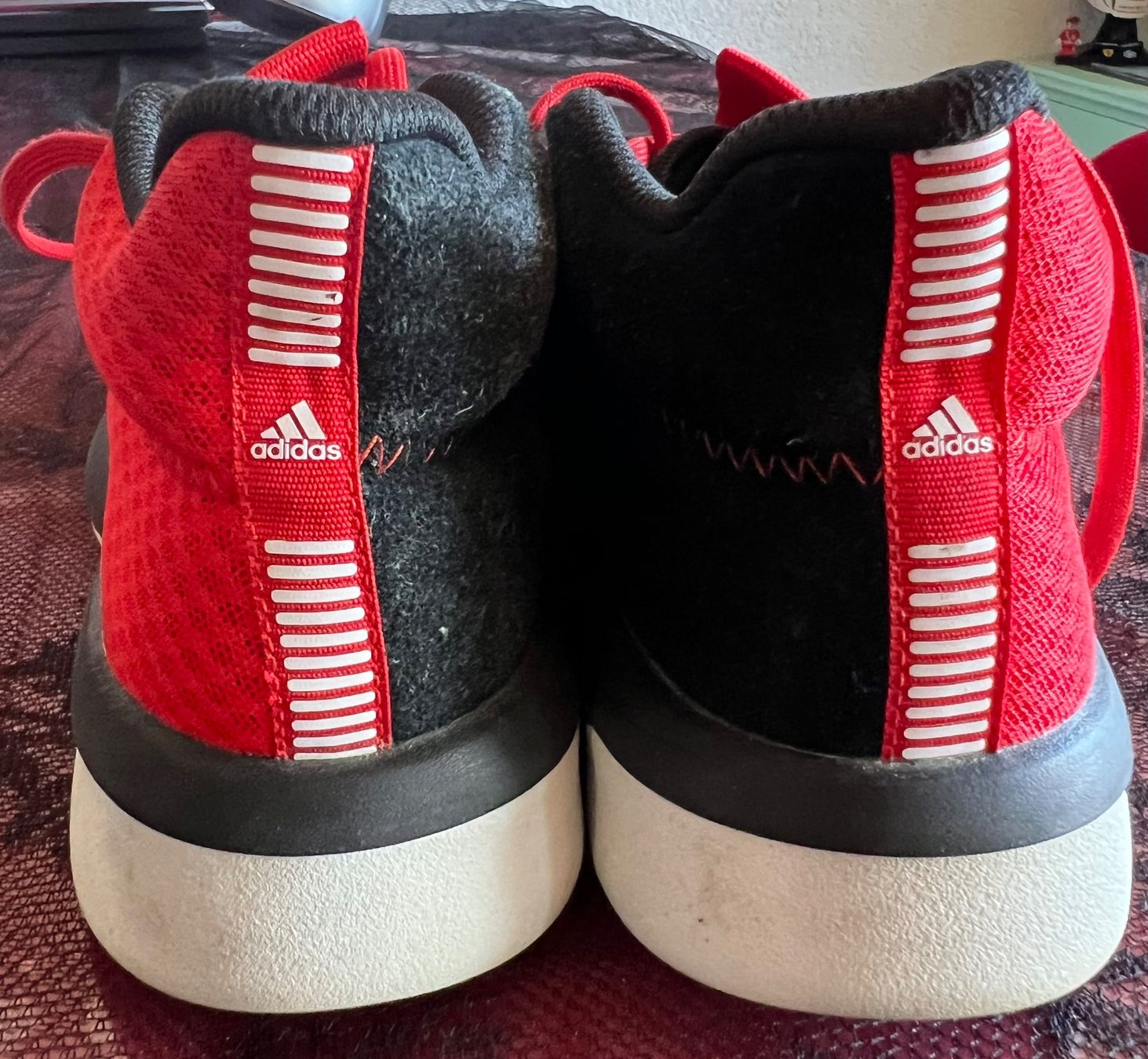 Adidas Scarpe da uomo: Baskets Adidas rouges & noires. Taille 38 2/3 – Usato da Chézard-St-Martin venduto da Cheyenne_75 3