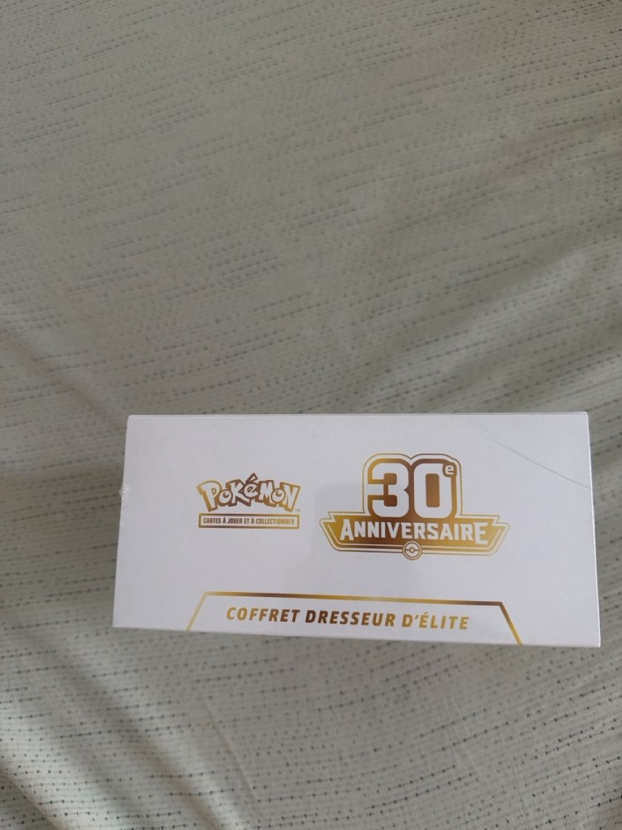 Pokémon Cartes à collectionner: ETB 30 ans FR🇫🇷 – Neuf avec emballage d'origine à Meyrin par lou_mf6j 5