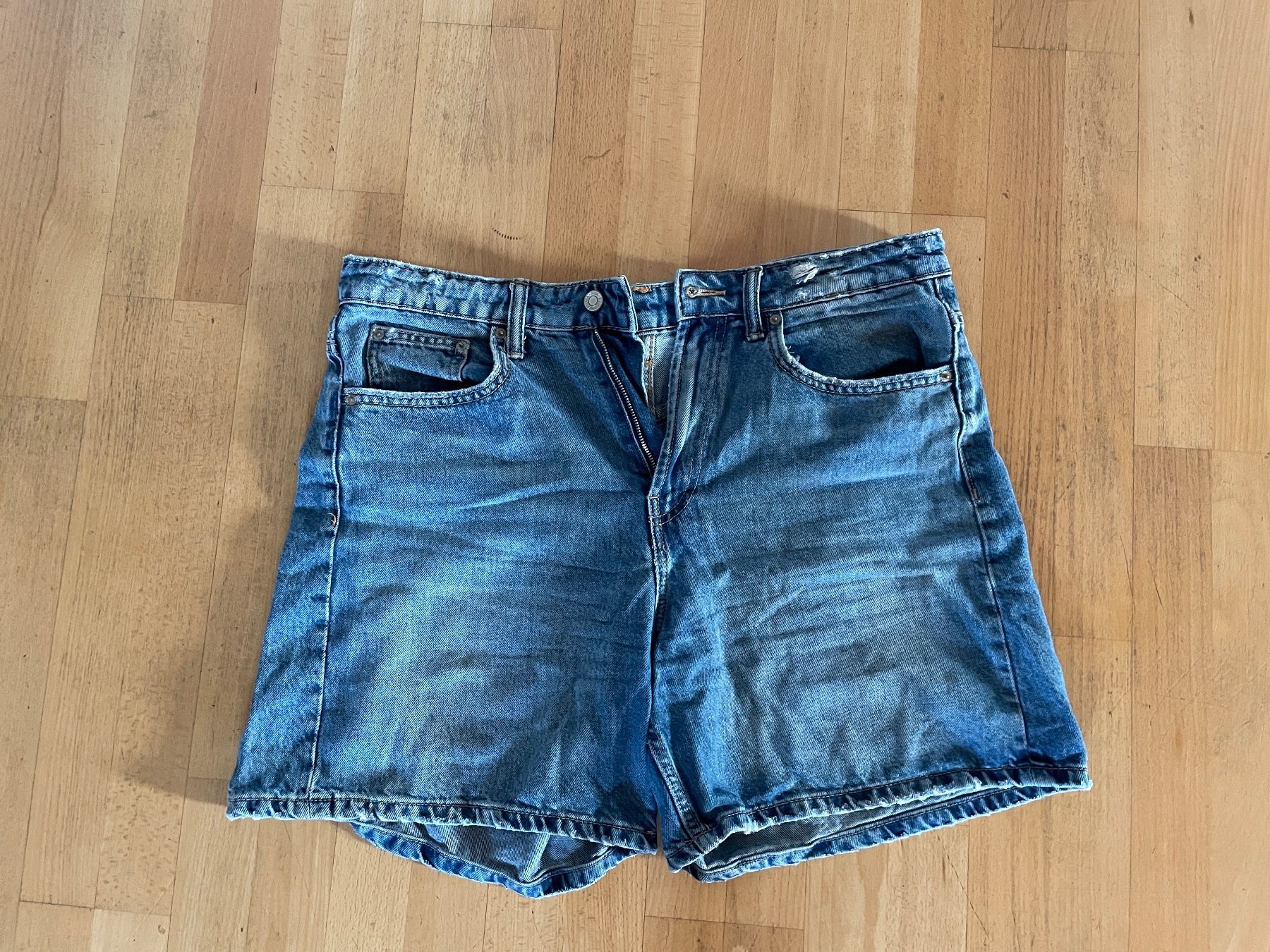Zara Jeans: Zara Jeanshorts – D'occasion à Winterthur par sabinemarie