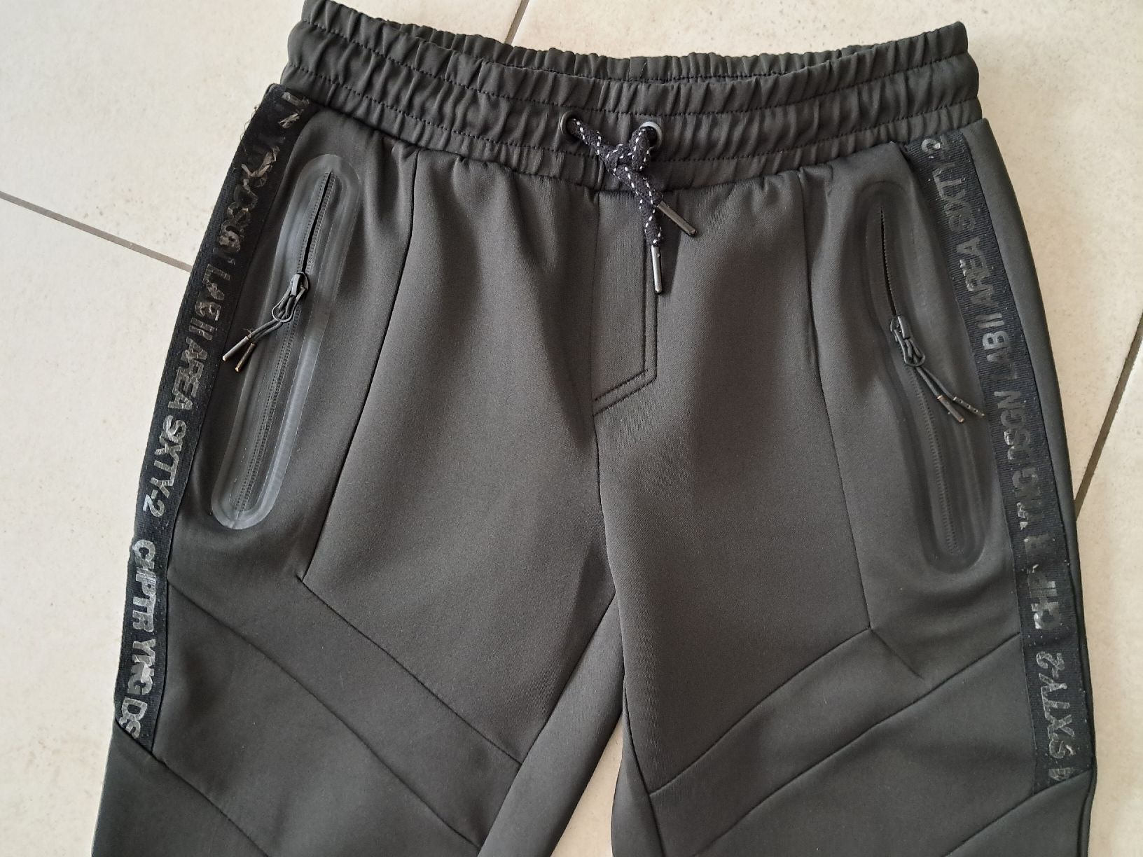 Erima Pantaloni: 2x Trainingshosen Gr. 158/164 – Usato da Weinfelden venduto da Da-ryn01 1