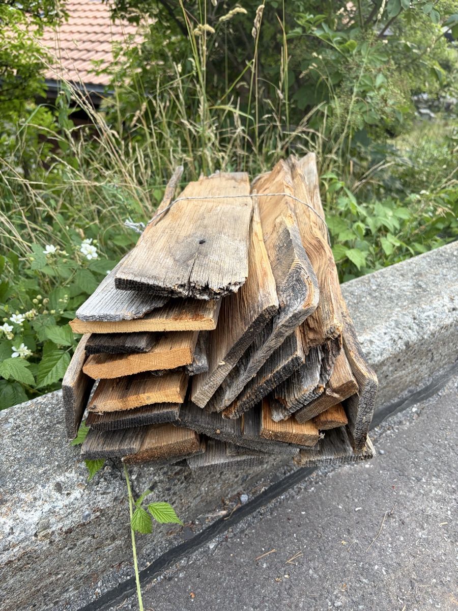 Articles en bois: Alte Holzschindeln – D'occasion à Matten b. Interl par valserma