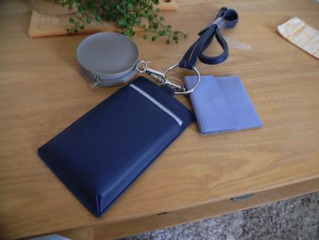 Multi way shoulder pouch/Handy Tasche GU aus Japan New Blue!