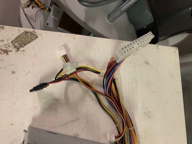 Dell Ladegeräte: Dell Netzteil für Computer Desktop ** 230W – Gebraucht aus Emmen von newdeal1970