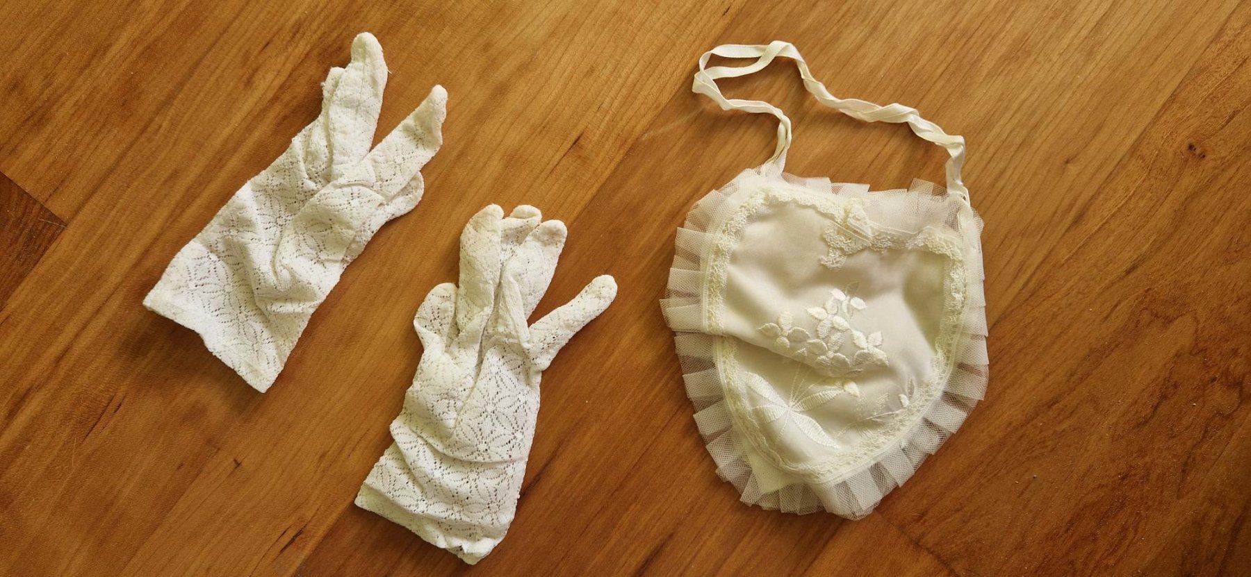 Lotti & Set di vestiti: 1. Kommunion-Handschuhe & Handtäschli – Usato da Heimberg venduto da Msunny