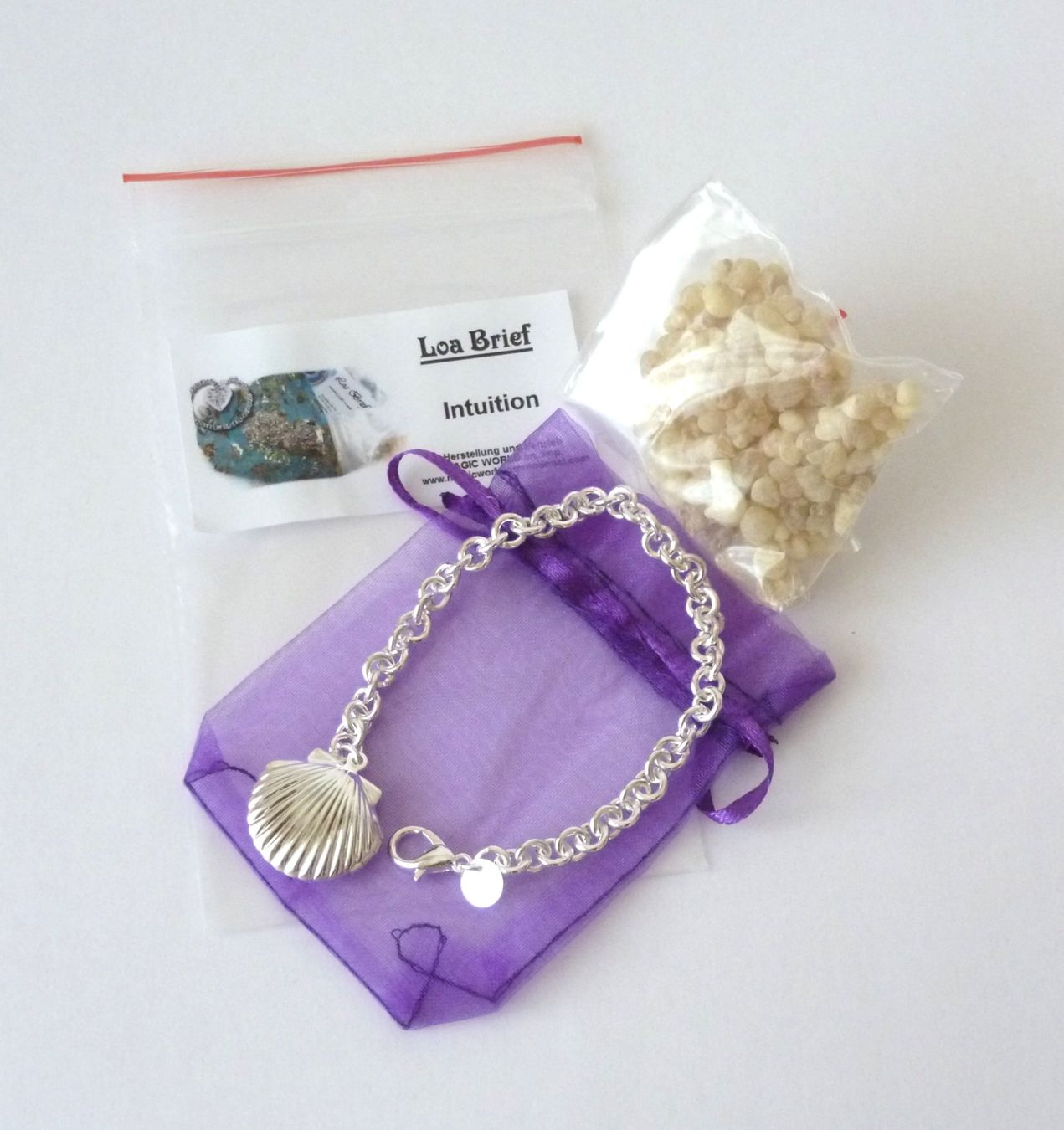 Bracciali & Braccialetti: Loa-Brief Silberarmband mit Medaillon - Intuition – Nuovo e nell'imballaggio originale da Mauren venduto da Yeelen