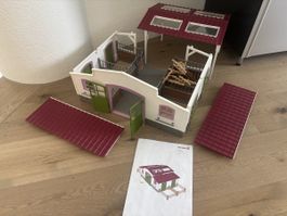 Schleich Reiterhof mit Reiterin und Zubehör