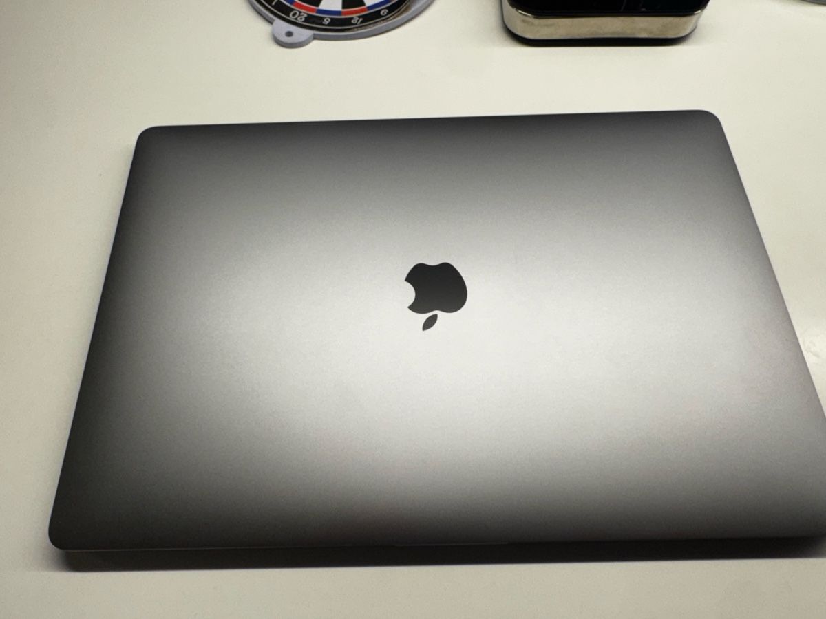 Apple Portables: MacBook Pro 15" Touch Bar/Core i7/16 GB/512GB SSD – D'occasion à Genève par csedunum