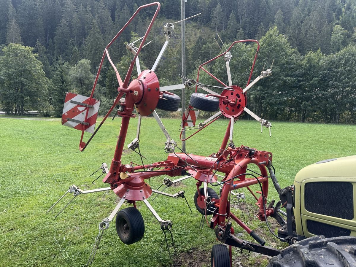 Rapid Tutte le macchine: Kreiselheuer Pöttinger – Usato da Zwischenflüh venduto da tunzi96 6