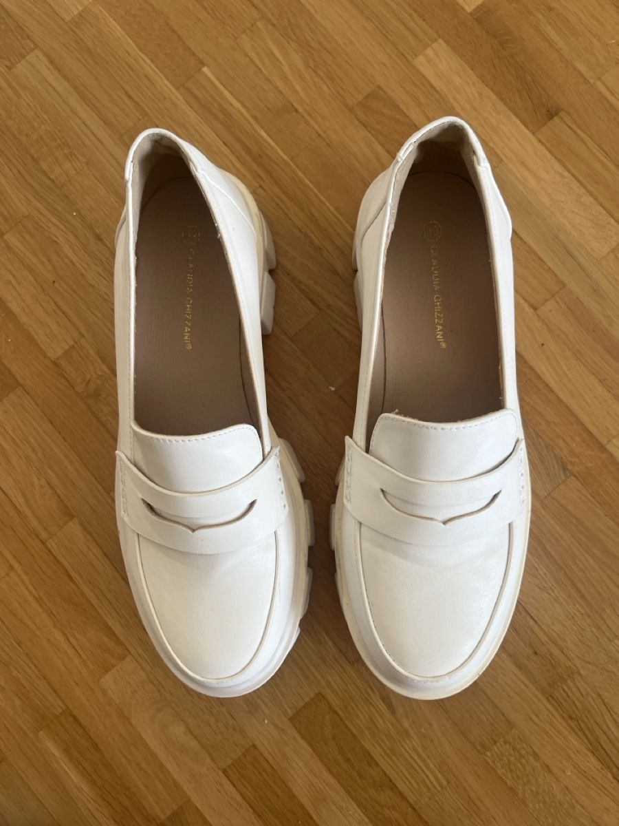 Damenschuhe: Weisse Loafers – Gebraucht aus Aarau Rohr von peg_yld8 1
