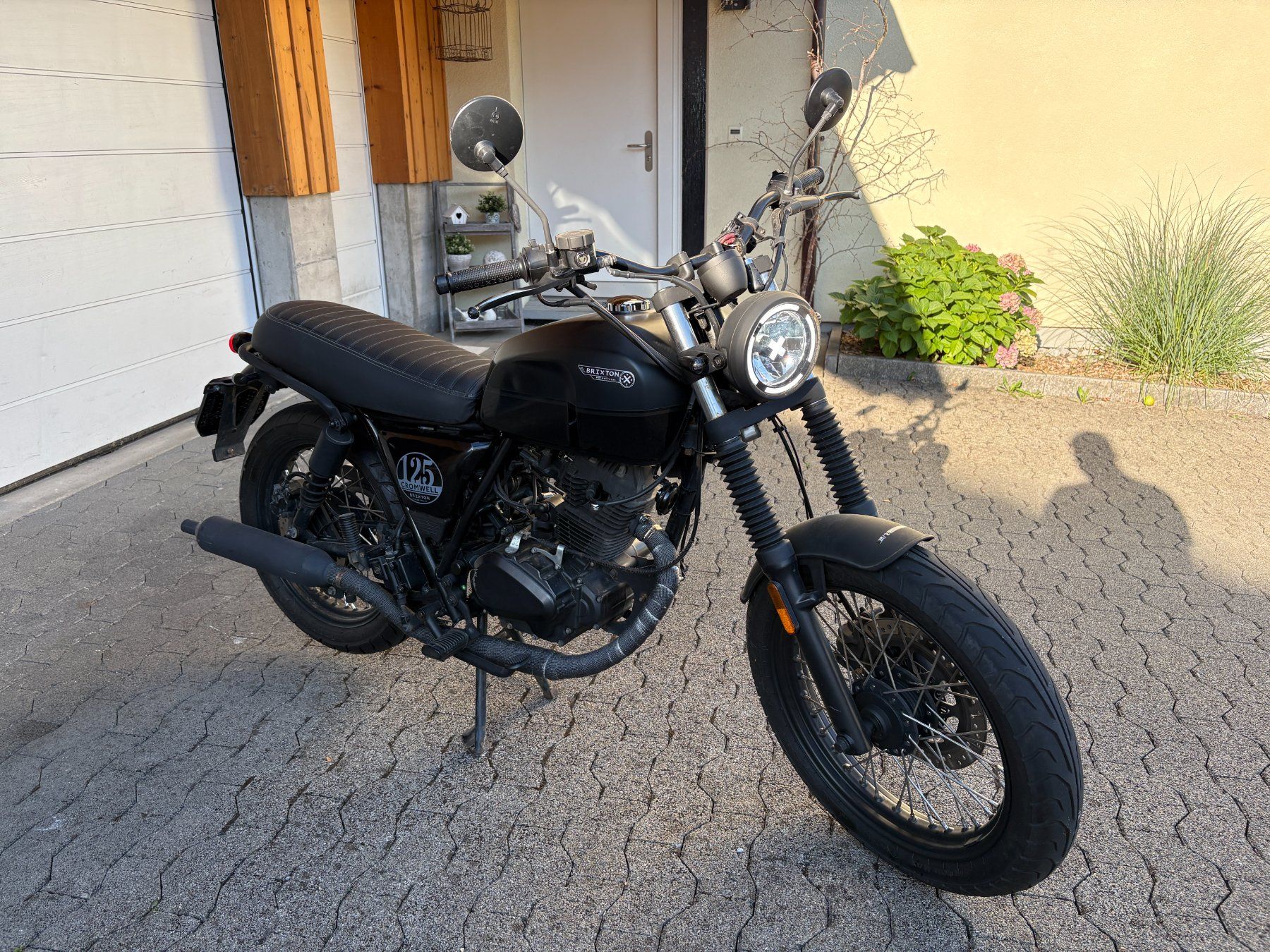 Brixton Motorcycles Strada: Brixton Cromwell 125 ABS scharz – Usato da Gommiswald venduto da Swichi 7