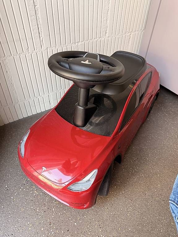 Véhicules pour enfants: Tesla Model Y – D'occasion à Gunzwil par iy61 1