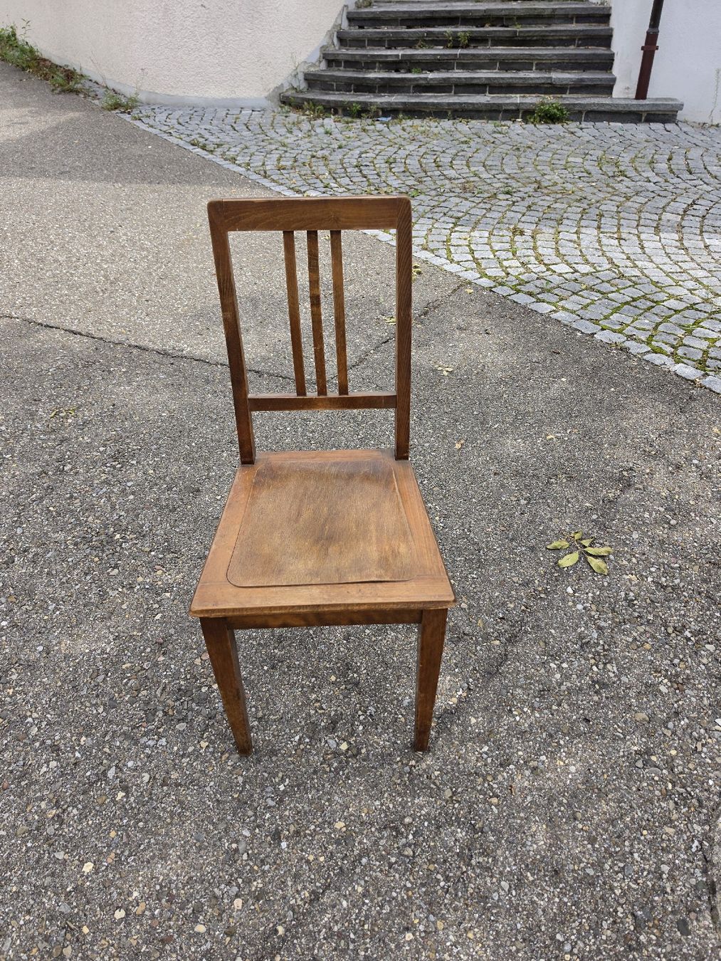 Chaises: Holzstuhl braun restorieren  – D'occasion à Mettlen par elios0888
