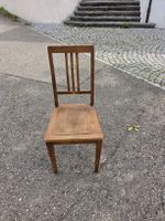 Holzstuhl braun restorieren 