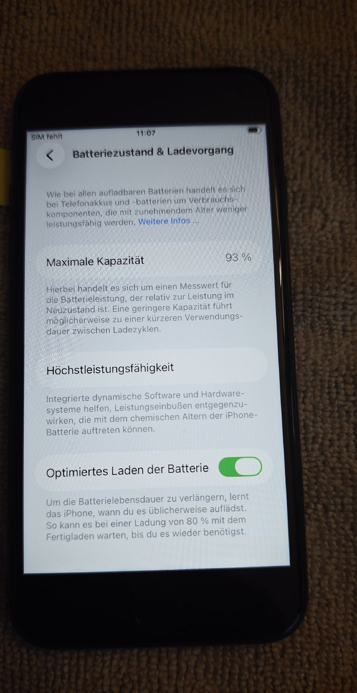 Apple Telefoni cellulari / Smartphones: Apple iPhone SE 2022 - 64 GB – Usato da Volketswil venduto da Dbx_856