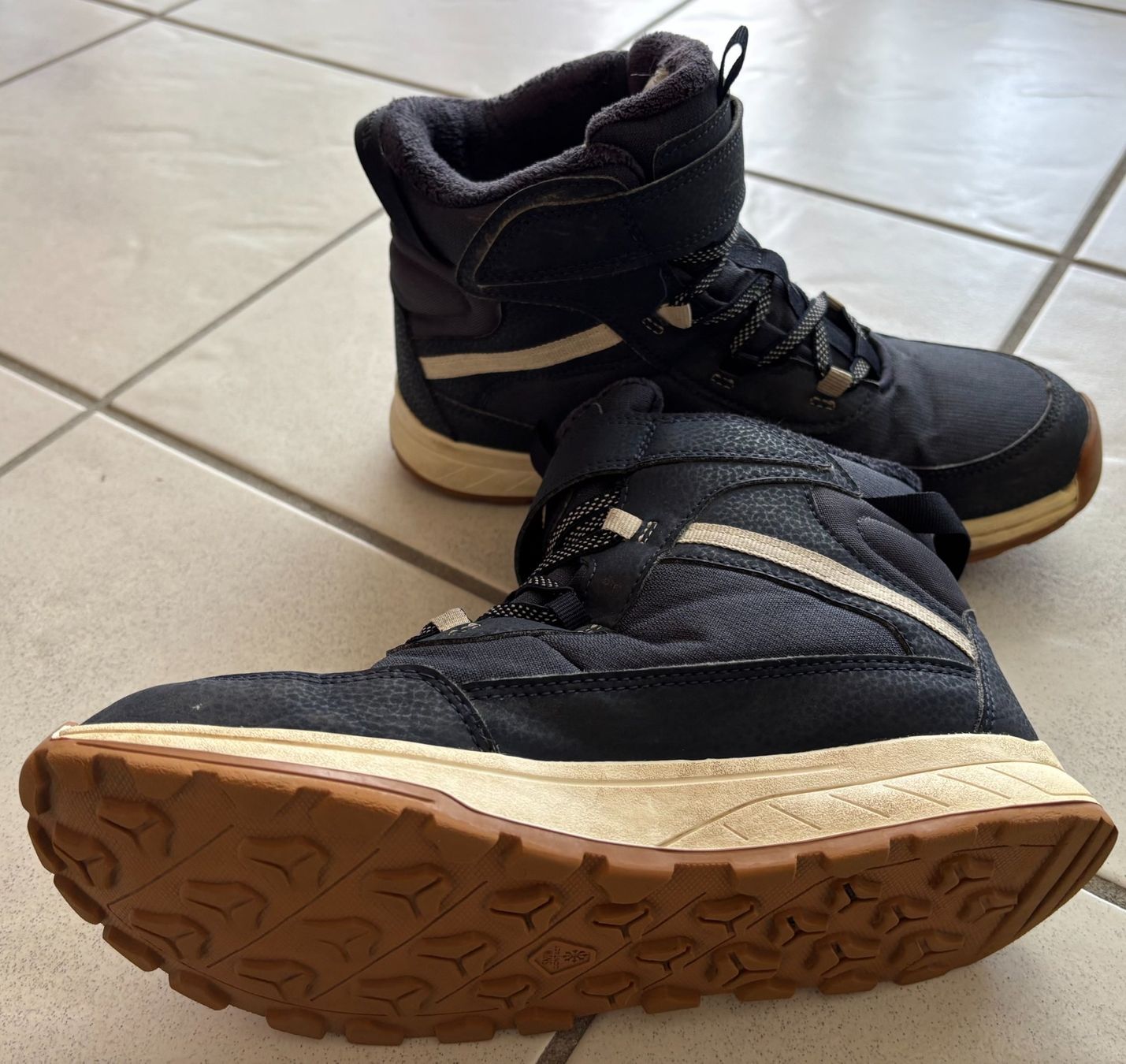 Decathlon Scarpe da uomo: Gut erhaltene Winterschuhe, Gr. 37.5 – Usato da Buochs venduto da coffee75 1