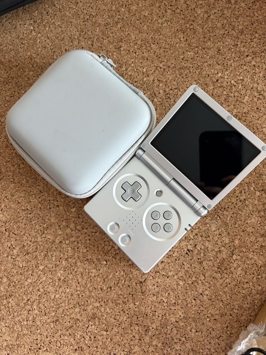 Anbernic Konsolen: Console Anbernic SP argent avec etui – Gebraucht aus La Chaux-de-Fonds von eli_s72t