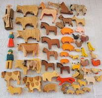 Bauer-/Bäuerin und viele Holztiere etc. Vintage