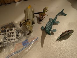 Dinosaurier Spielfiguren Set mit Zubehör gebrauchter Zustand