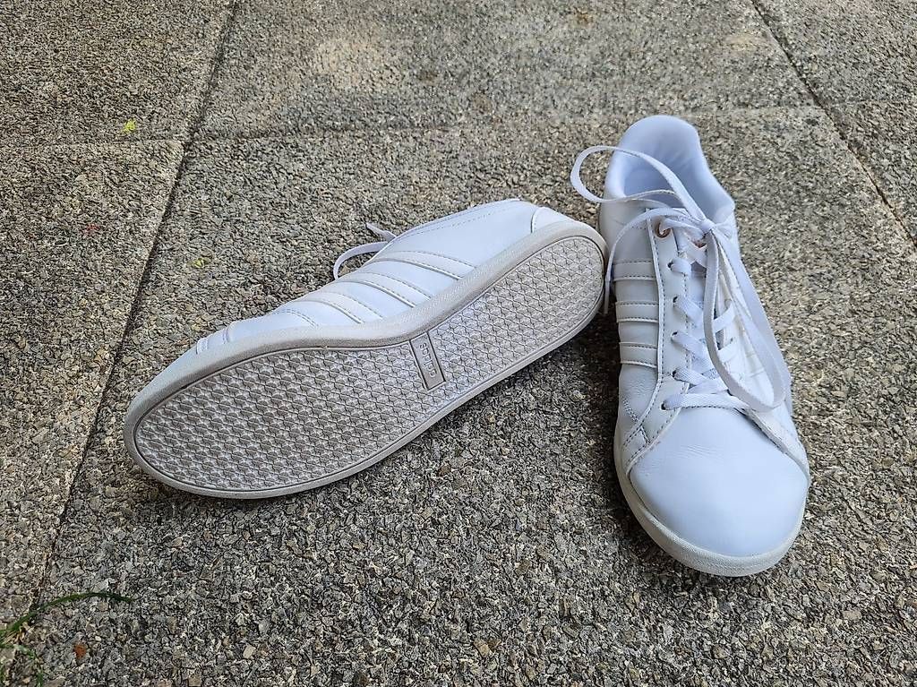 Damenschuhe: Adidas Sneaker Gr. 39 – Gebraucht aus La Heutte von tau_5vvl 1