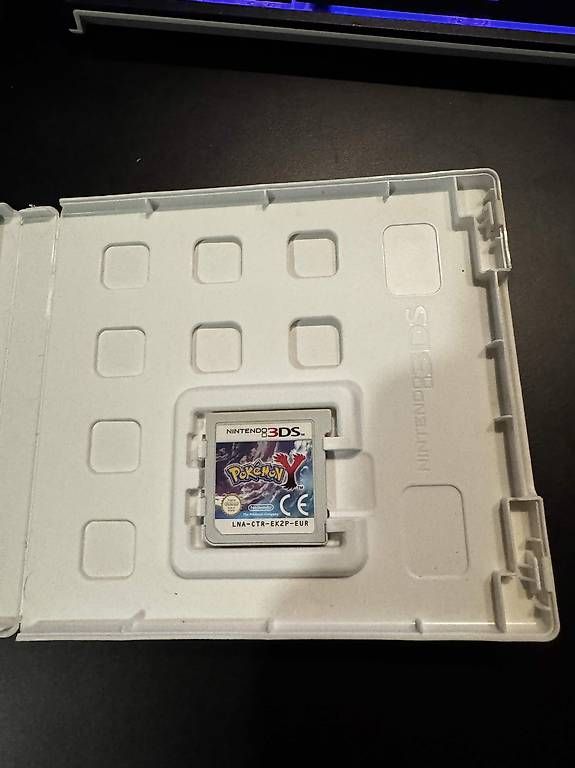 Pokémon Giochi: Pokemon Y - Nintendo 3DS – Usato da Basel venduto da C18 1