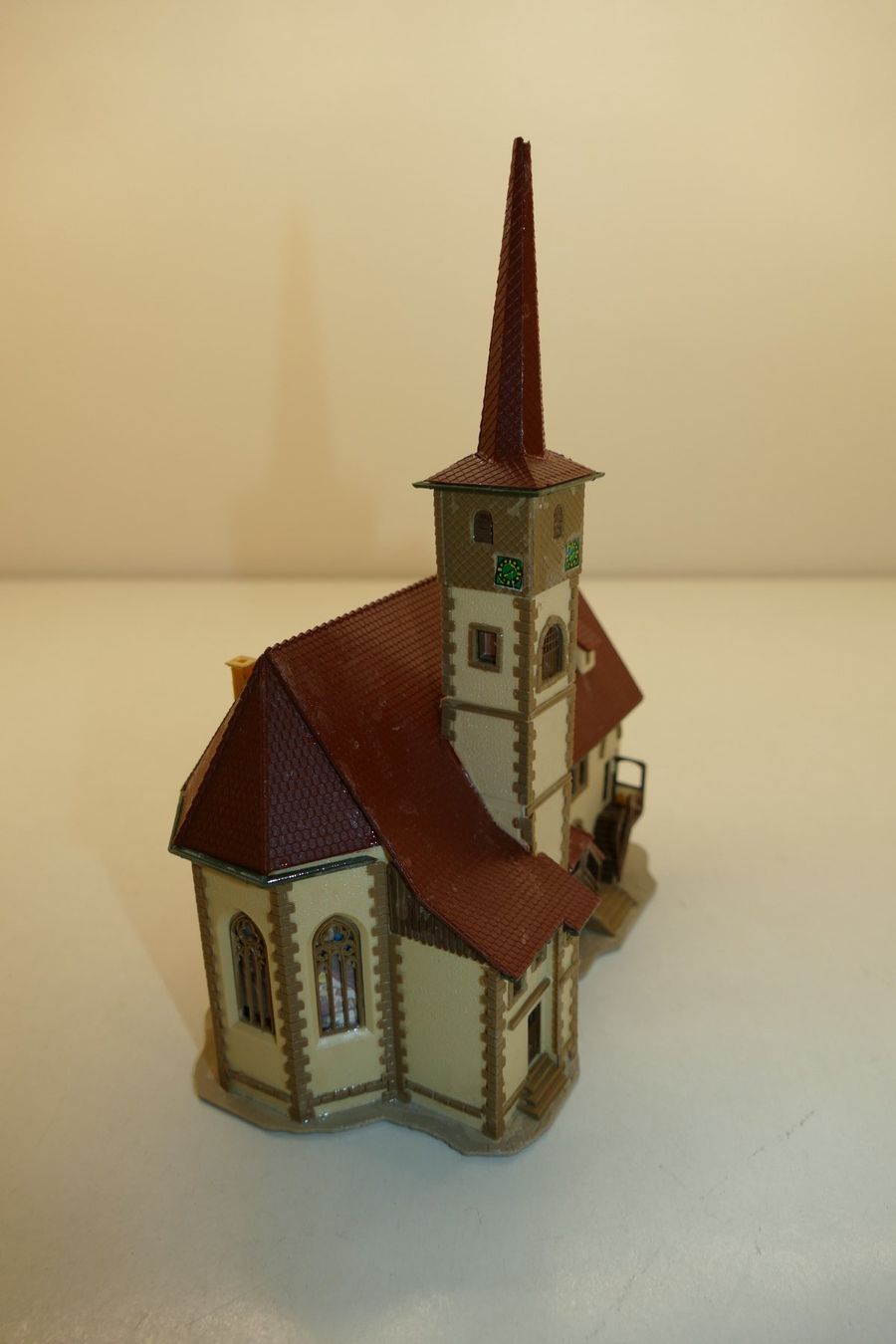 Vollmer Modellini di ferrovie: Vollmer N: Kirche Ditzingen – Usato da Niederhasli venduto da rail-duerst