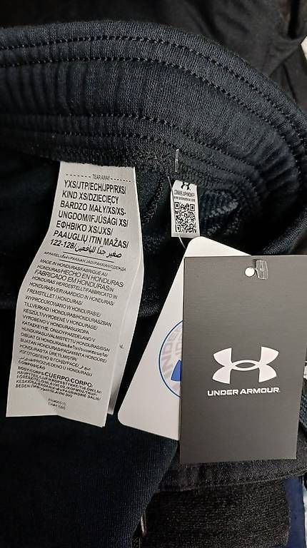 Under Armour Pantaloni: Neue kurze Hosen Under Armour Gr.128 – Nuovo e nell'imballaggio originale da Oberrieden venduto da Raja011 3