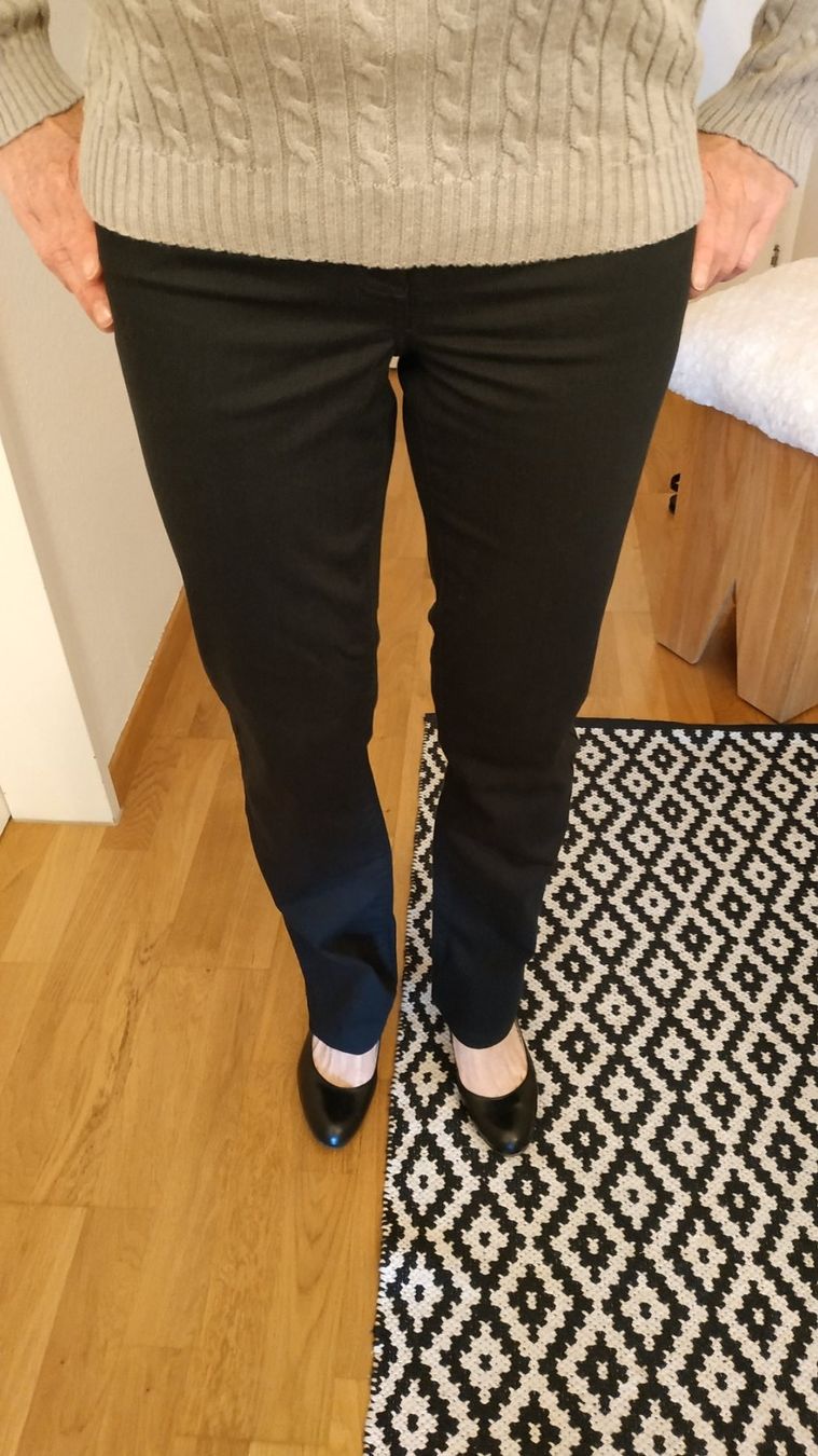 Jeans: neue schwarze Jeanshose, Grösse 36/38 – Nuovo (secondo la descrizione) da Dübendorf venduto da Jolenia