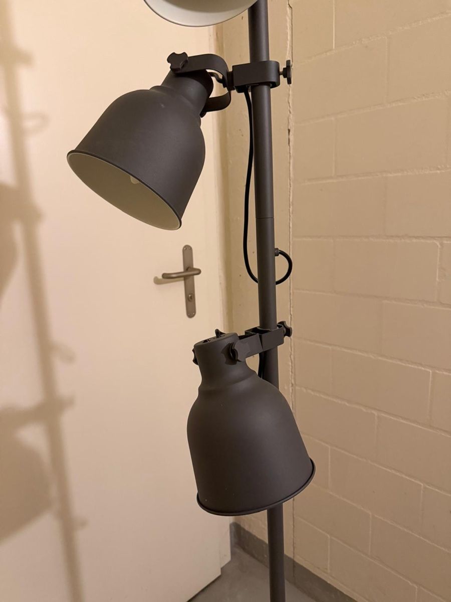 Ikea Lampade: Stehlampe grau verstellbar, IKEA – Usato da Männedorf venduto da pam_h5gv 1