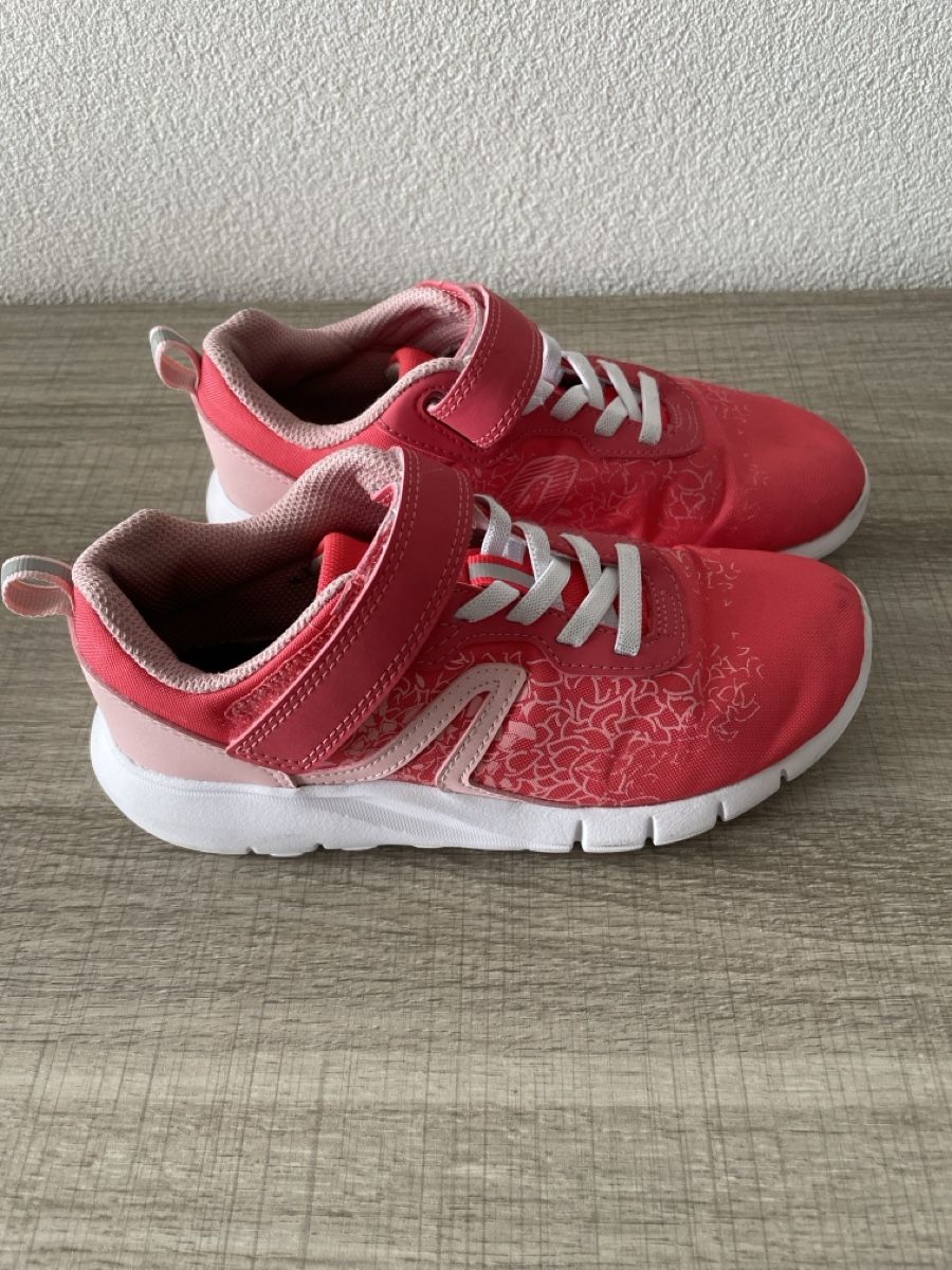 Decathlon Scarpe per ragazze: Basket DÉCATHLON 34 rose – Usato da Sornard (Nendaz) venduto da Dodo8117 3