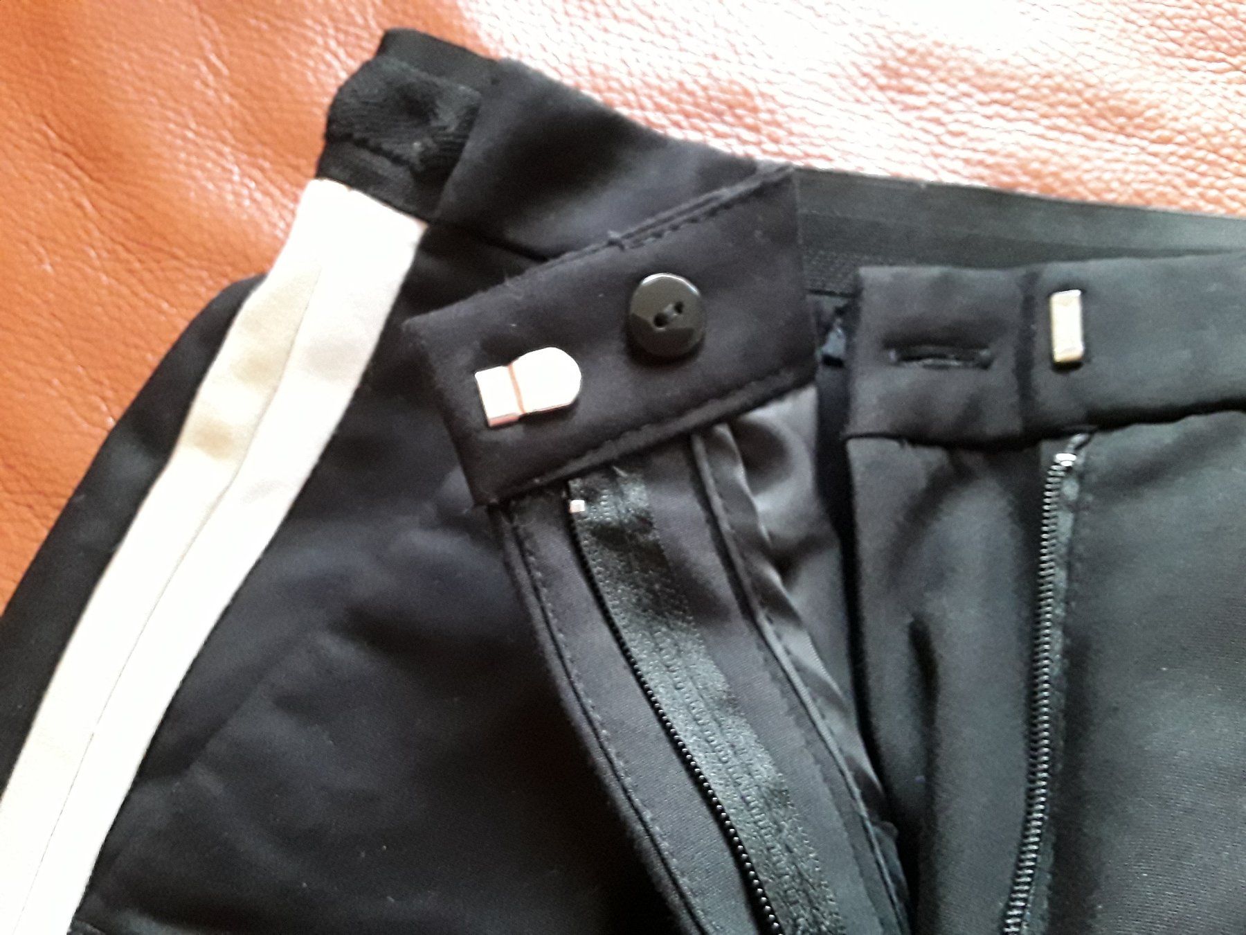 Pantaloni: Zara Basic Hosen XS – Usato da Heimberg venduto da Samprof 6