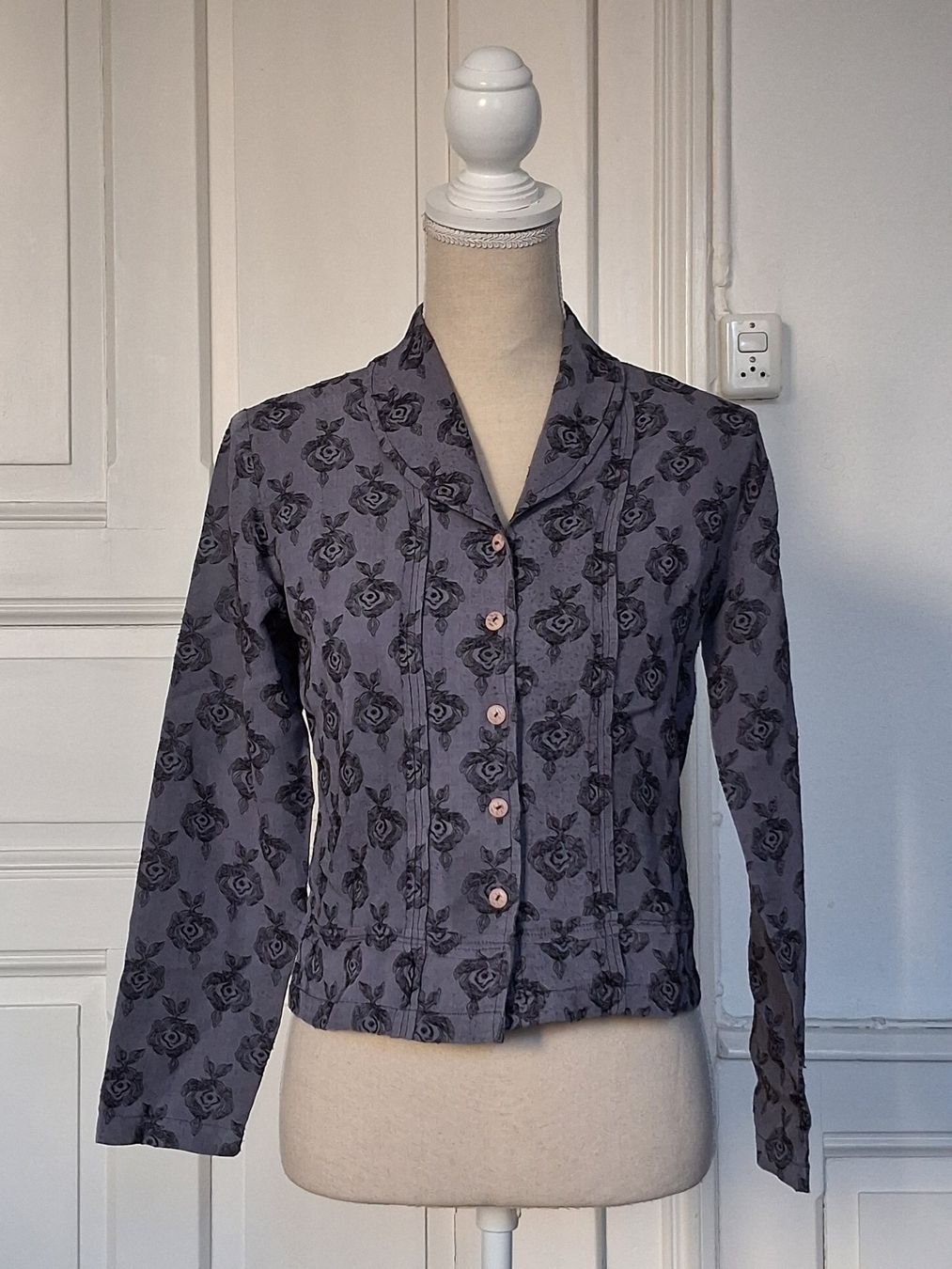 Camicette: Vintage Bluse Graublau Rosenmuster Gr. M – Usato da Ried-Brig venduto da Zzyzx