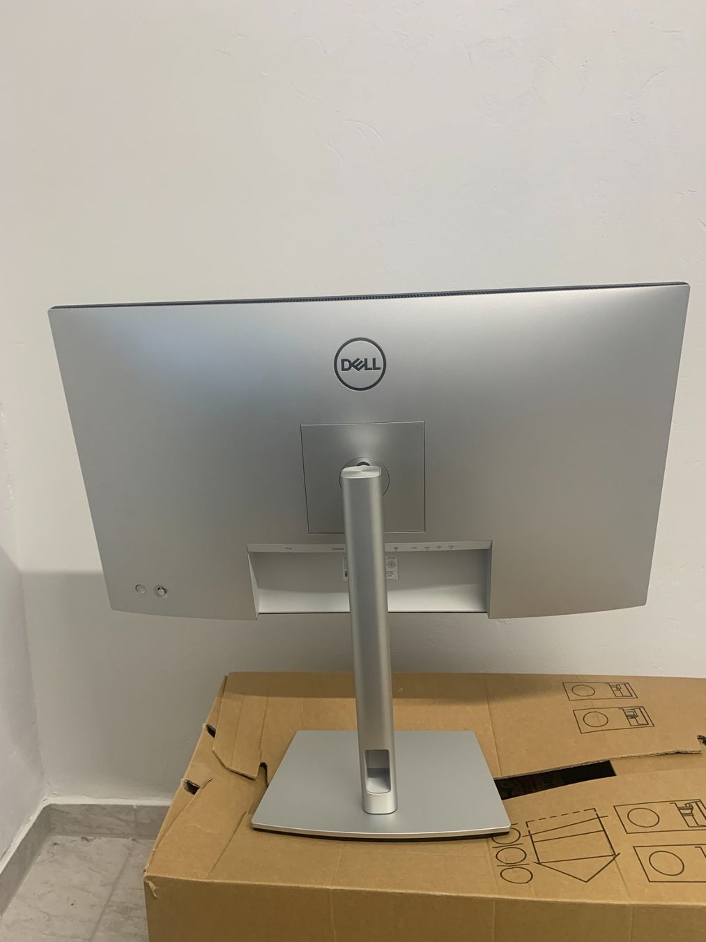 Dell Monitor: Dell Flat Panel Monitor – Usato da Schwarzenberg LU venduto da Premier22 2